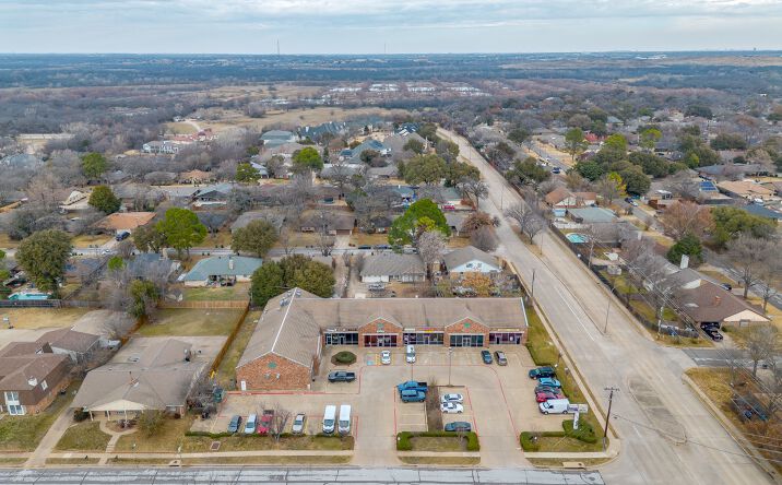 Pictures of Retail, Office property located at 2430 N Davis Dr, Arlington, TX 76012 for lease - image #1