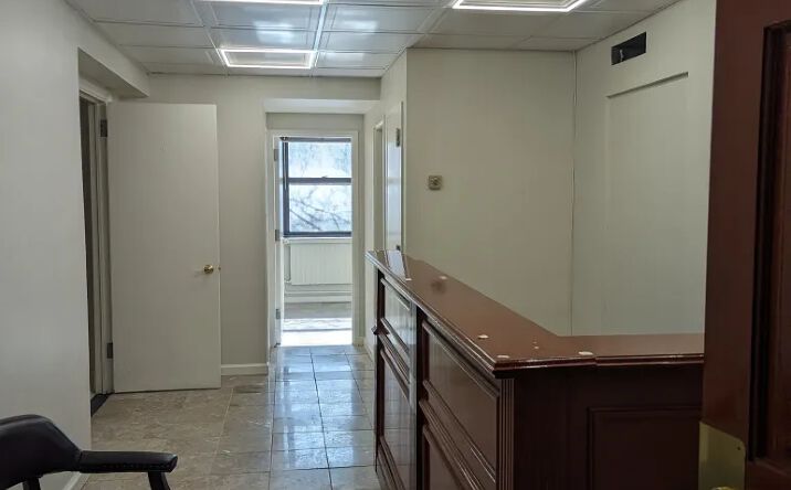 Pictures of Office property located at 115 E 61st St, New York, NY 10065 for lease - image #1