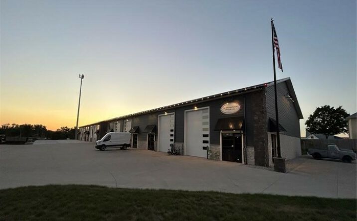 Pictures of Office, Industrial property located at 855 Vernon Valley Dr, Cedar Rapids, IA 52403 for lease - image #1