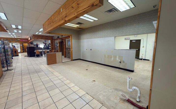 Pictures of Retail property located at 2460 New York 30, Mayfield, NY 12117 for lease - image #1