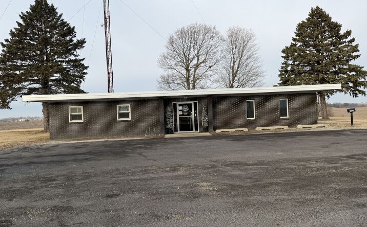 Pictures of Office property located at 18573 Pennington Road, Sterling, IL 61081 for lease - image #1