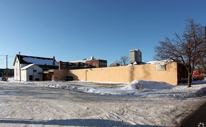 Pictures of Industrial property located at 219 Sycamore St, South Bend, IN 46617 for lease - image #1