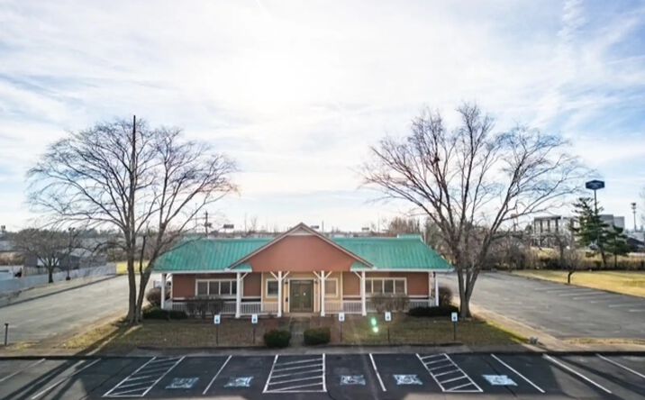 Pictures of Retail, Restaurant property located at 1420 Park Pl, Clarksville, IN 47129 for lease - image #1