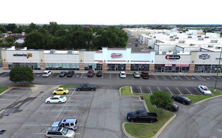 Pictures of Retail property located at 2060 S I-35 Service Rd, Moore, OK 73160 for lease - image #1