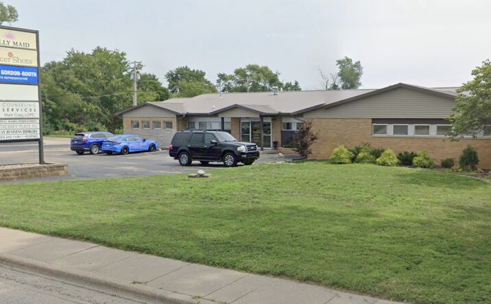 Pictures of Office property located at 322 E War Memorial Dr, Peoria, IL 61614 for lease - image #1