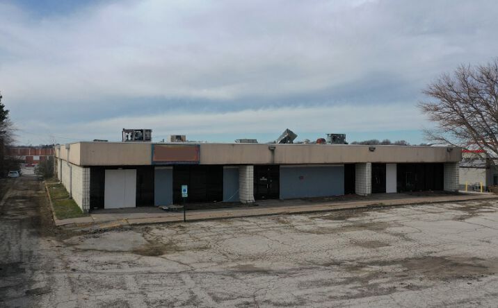 Pictures of Retail property located at 4128 N Brady St, Davenport, IA 52806 for lease - image #1