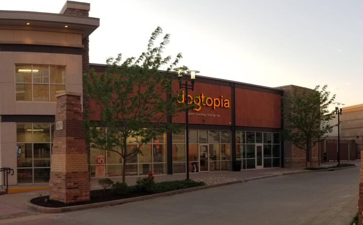 Pictures of Retail property located at 6905 W 135th St, Overland Park, KS 66223 for lease - image #1