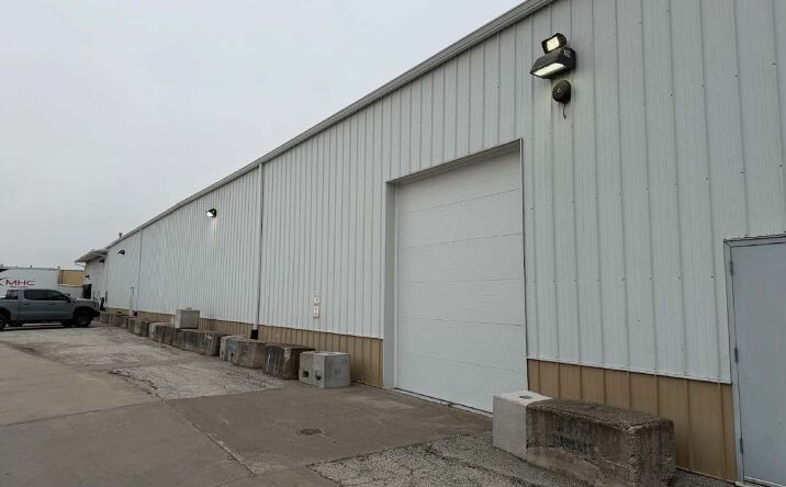 Pictures of Industrial property located at 842 W 76th St, Davenport, IA 52806 for lease - image #1