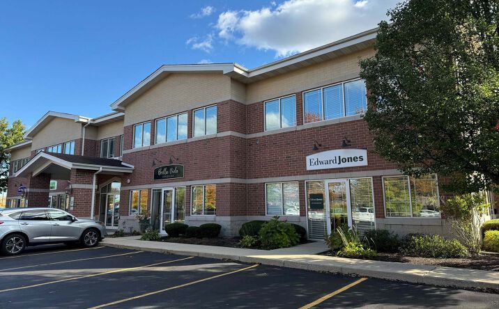 Pictures of Office property located at 2172 Blackberry Dr, Geneva, IL 60134 for lease - image #1