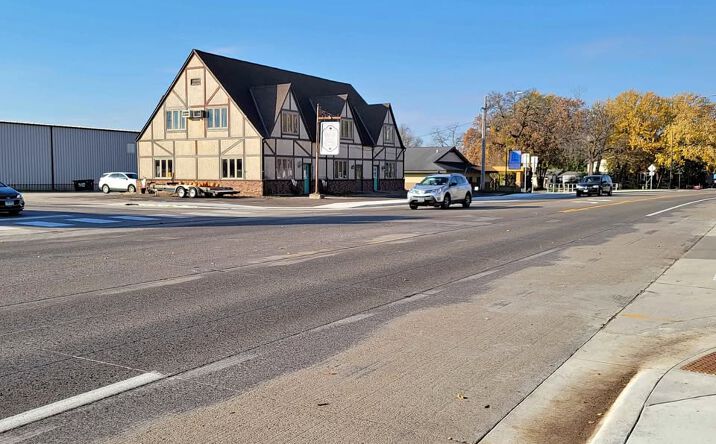 Pictures of Restaurant, Retail, Office property located at 400 Parker Ave W, Dassel, MN 55325 for lease - image #1