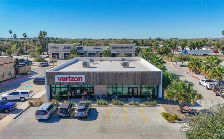 Pictures of Retail property located at 3831 Expressway 77 # 2, Brownsville, TX 78520 for lease - image #1