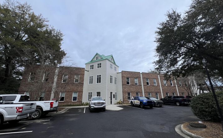Pictures of Office property located at 268 W Coleman Boulevard # 2b, Mount Pleasant, SC 29464 for lease - image #1