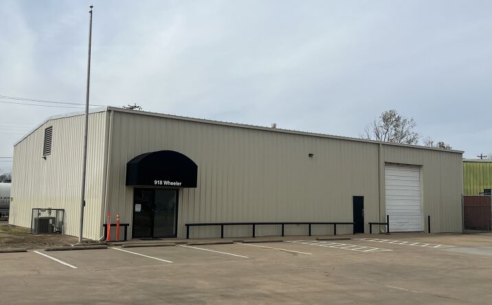 Pictures of Retail, Industrial property located at 918 Wheeler Ave, Fort Smith, AR 72901 for lease - image #1