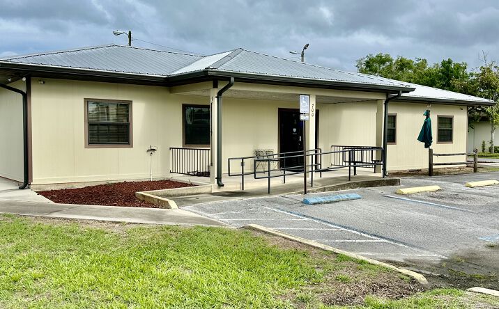 Pictures of Retail, Office property located at 700 N Central Ave, Umatilla, FL 32784 for lease - image #1