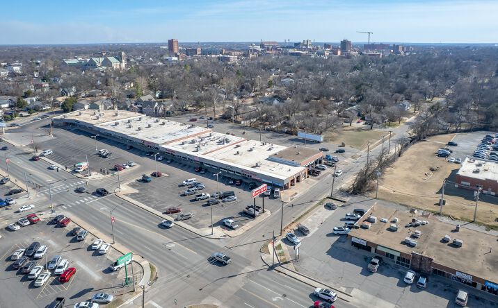 Pictures of Retail property located at 550 W Main St, Norman, OK 73069 for lease - image #1