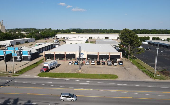 Pictures of Retail, Special Purpose property located at 2407 S Thompson St, Springdale, AR 72764 for lease - image #1