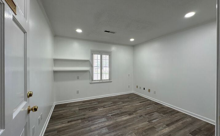 Pictures of Office property located at 261 Broad St, Sumter, SC 29150 for lease - image #1
