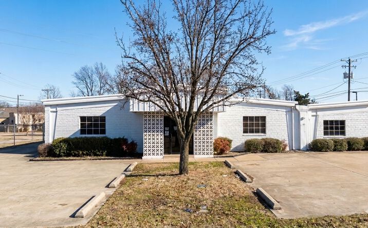 Pictures of Industrial, Office property located at 232 Commercial St, Garland, TX 75040 for lease - image #1
