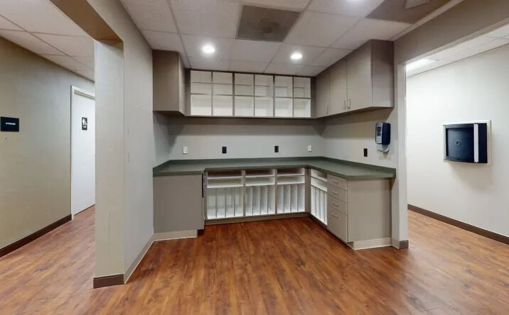 Pictures of Office property located at 1960 Randolph Rd, Charlotte, NC 28207 for lease - image #1