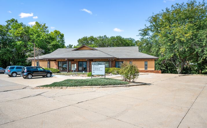 Pictures of Office property located at 5113 N Executive Dr, Peoria, IL 61614 for lease - image #1