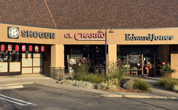 Pictures of Restaurant, Retail property located at 1529 Farmers Ln, Santa Rosa, CA 95405 for lease - image #1