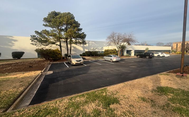 Pictures of Industrial property located at 5358 Robin Hood Rd, Norfolk, VA 23513 for lease - image #1