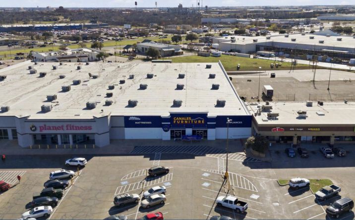 Pictures of Retail property located at 300 N Valley Mills Dr, Waco, TX 76710 for lease - image #1