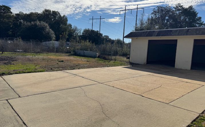 Pictures of Industrial property located at 733 Edge Street A, Fort Walton Beach, FL 32547 for lease - image #1
