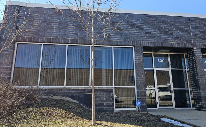 Pictures of Office property located at 520 QUAIL HOLLOW Drive 500, Wheeling, IL 60090 for lease - image #1