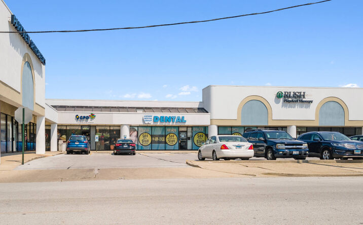 Pictures of Retail property located at 4710 W 95th St, Oak Lawn, IL 60453 for lease - image #1