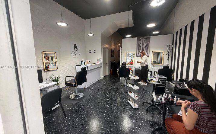 Pictures of Retail property located at 120 S Dixie Hwy, West Palm Beach, FL 33401 for lease - image #1