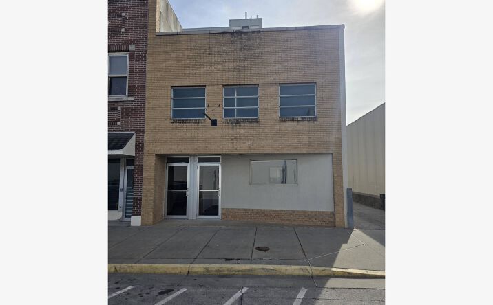 Pictures of Office, Retail property located at 710 Commercial St, Atchison, KS 66002 for lease - image #1