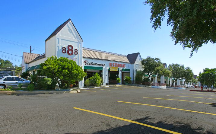 Pictures of Retail, Restaurant property located at 2400 E Oltorf St, Austin, TX 78741 for lease - image #1