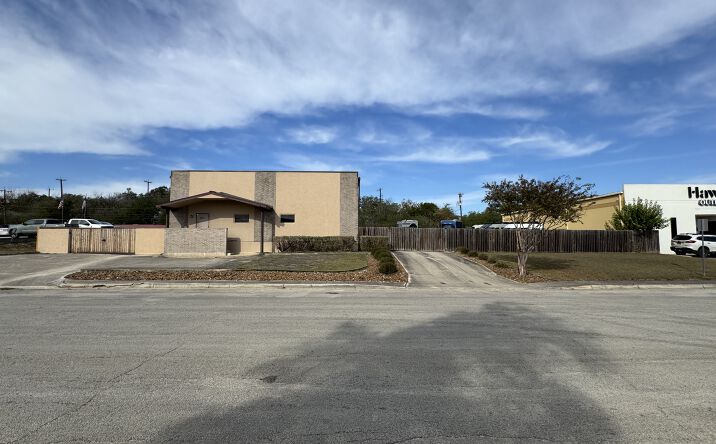 Pictures of Industrial property located at 16131 College Oak, San Antonio, TX 78249 for lease - image #1