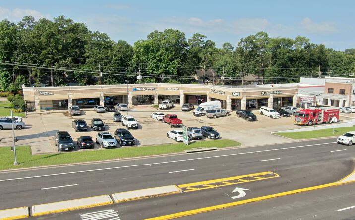 Pictures of Retail property located at 3401 W Davis St, Conroe, TX 77304 for lease - image #1