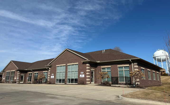 Pictures of Retail, Office property located at 3682 Utica Ridge Rd, Bettendorf, IA 52722 for lease - image #1