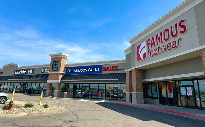 Pictures of Retail, Restaurant property located at 2120 SW Wanamaker Rd, Topeka, KS 66614 for lease - image #1