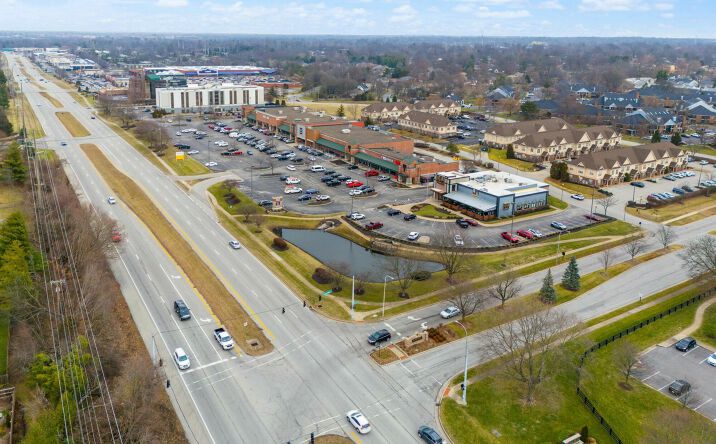 Pictures of Retail property located at 801 S Hurstbourne Pkwy, Glenview Manor, KY 40222 for lease - image #1
