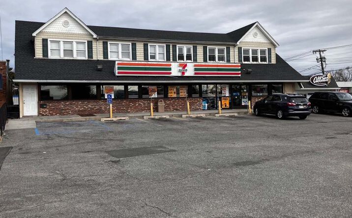 Pictures of Retail property located at 192-198 E. Montauk Hwy, Lindenhurst, NY 11757 for lease - image #1