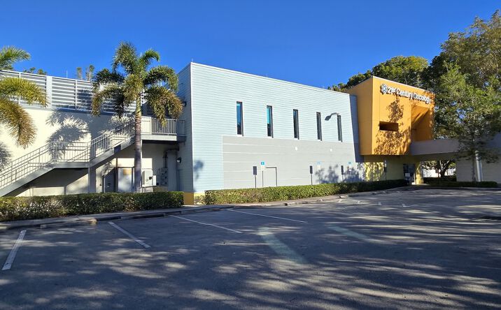 Pictures of Office property located at 955 10th Ave N, Naples, FL 34102 for lease - image #1