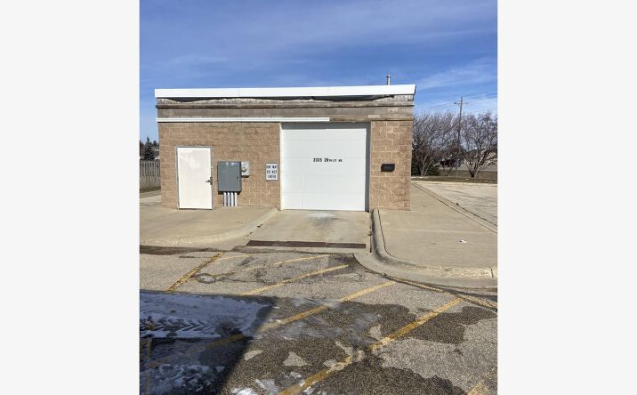Pictures of Industrial property located at 2345 26th St NE, Rochester, MN 55906 for lease - image #1