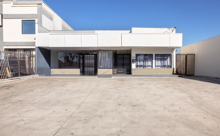 Pictures of Retail property located at 2581 W Pico Blvd, Los Angeles, CA 90006 for lease - image #1