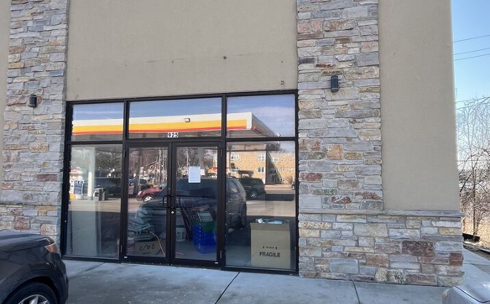 Pictures of Retail property located at 931 State Street 925, Bettendorf, IA 52722 for lease - image #1