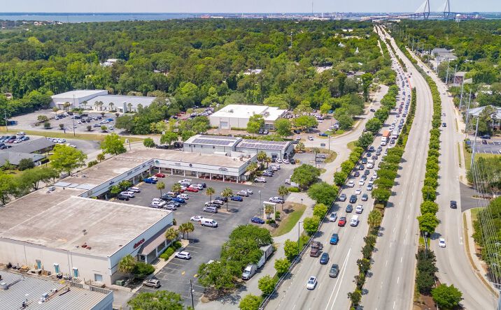 Pictures of Retail property located at 1035 Johnnie Dodds Blvd, Mount Pleasant, SC 29464 for lease - image #1