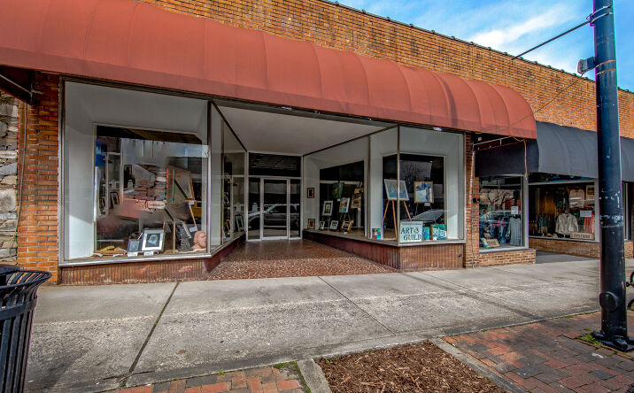 Pictures of Retail, Office property located at 37 E Main St, Brevard, NC 28712 for lease - image #1