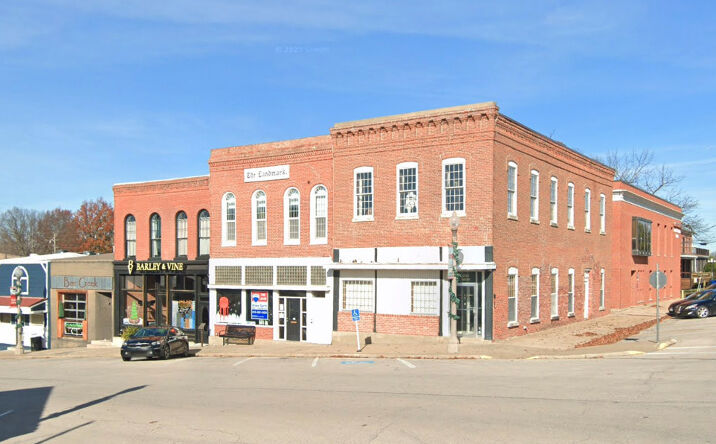 Pictures of Retail property located at 258 Main St, Platte City, MO 64079 for lease - image #1