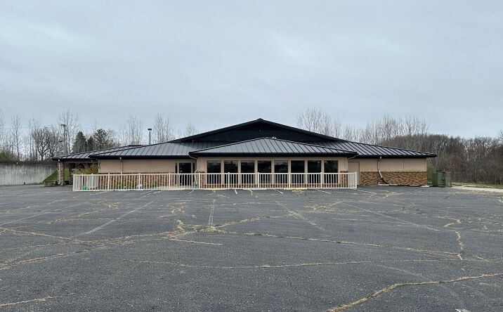 Pictures of Retail, Restaurant property located at 310 W Wendell Jacob Ave, Angola, IN 46703 for lease - image #1