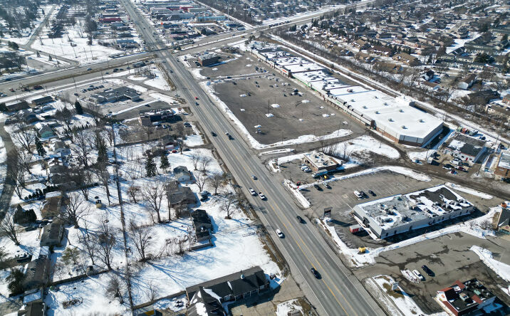 Pictures of Retail property located at 37045-37187 S Groesbeck Hwy, Clinton Twp, MI 48036 for lease - image #1