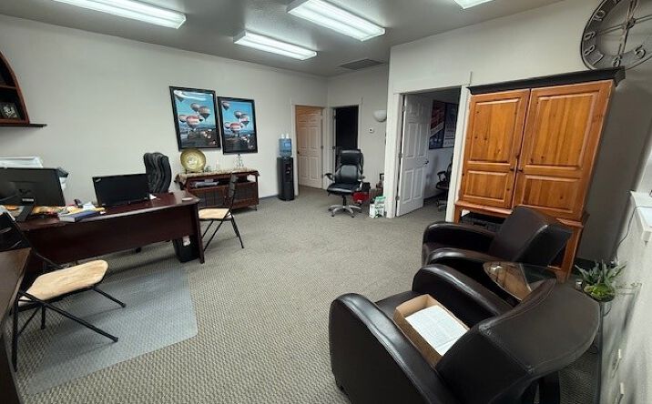Pictures of Office, Retail property located at 159 W Hermiston Ave, Hermiston, OR 97838 for lease - image #1