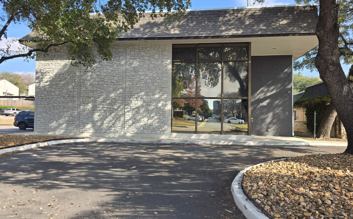 Pictures of Office property located at 8534 Village Dr, San Antonio, TX 78217 for lease - image #1